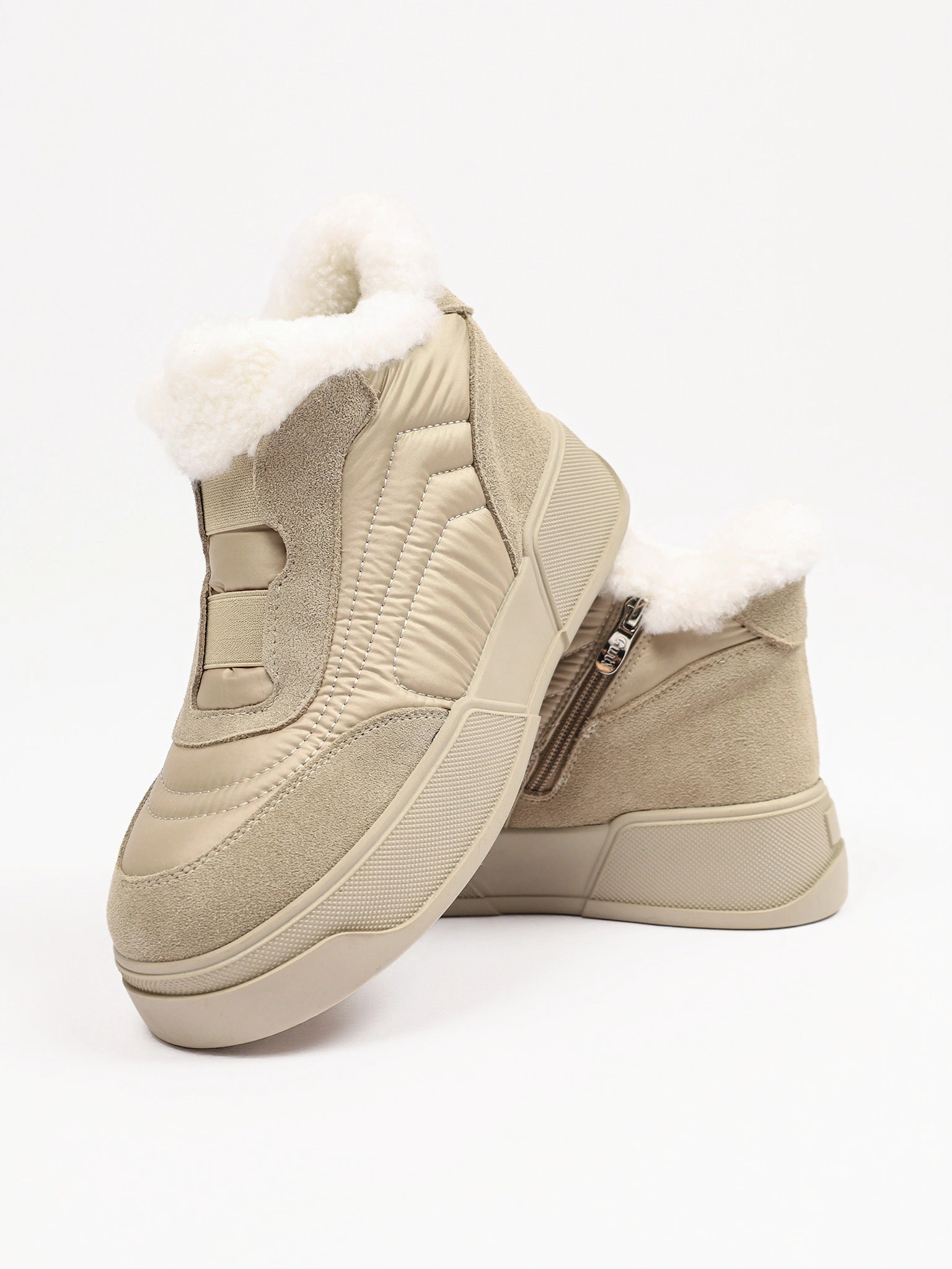 Дутики комбинированные бежевого цвета на средней платформе